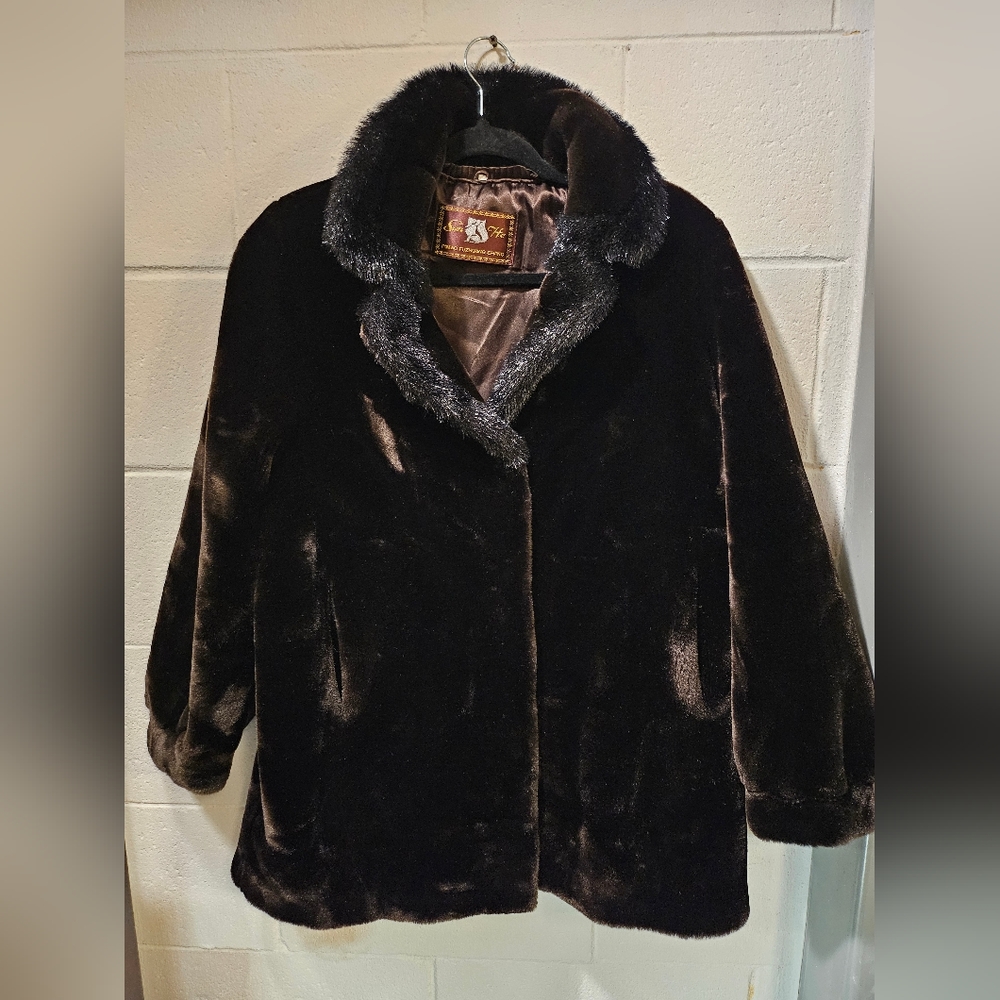 Vintage women's size Large faux fur coat